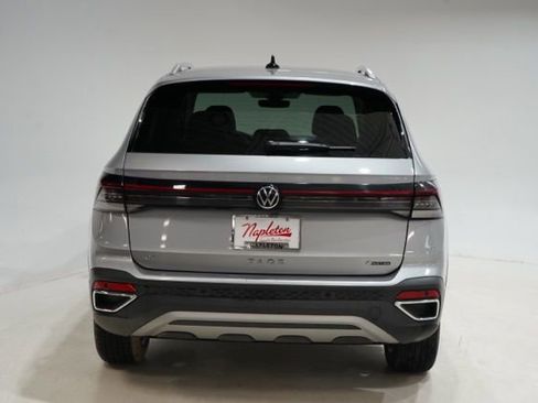 Used 2025 Volkswagen Taos SE AWD/4WD image 7