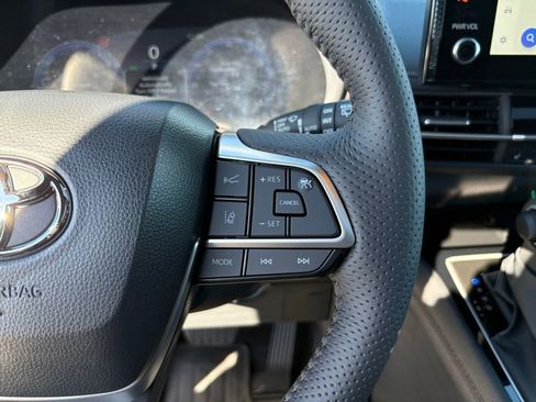 Used 2025 Toyota Sienna Platinum image 22