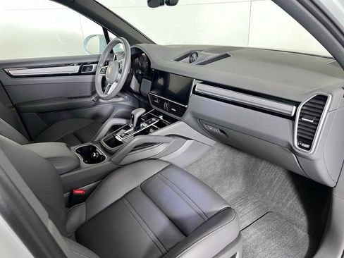 Certified 2023 Porsche Cayenne Platinum Edition AWD/4WD image 19