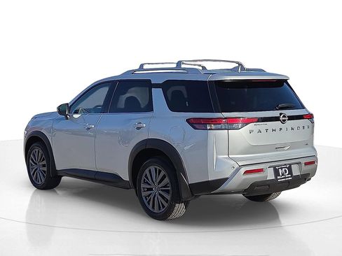 Used 2024 Nissan Pathfinder SL w/ SL Premium Package image 4