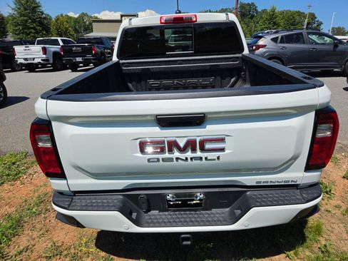 Used 2024 GMC Canyon Denali AWD/4WD image 8