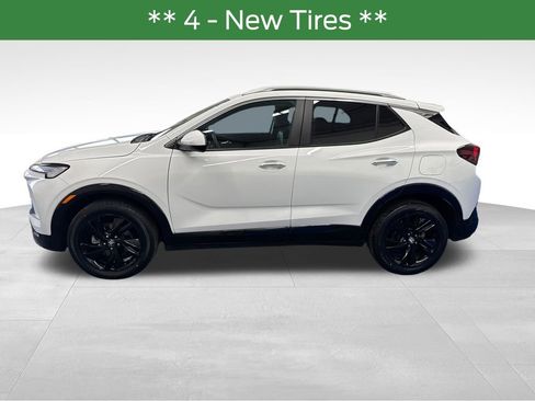 Used 2024 Buick Encore GX Sport Touring AWD/4WD image 2