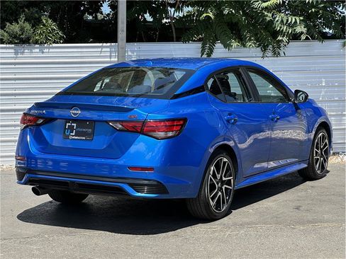 Used 2025 Nissan Sentra SR FWD image 10
