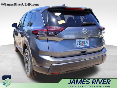 Used 2025 Nissan Rogue SV FWD image 18
