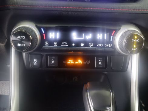 Used 2023 Toyota RAV4 SE w/ Weather & Moonroof Package image 7