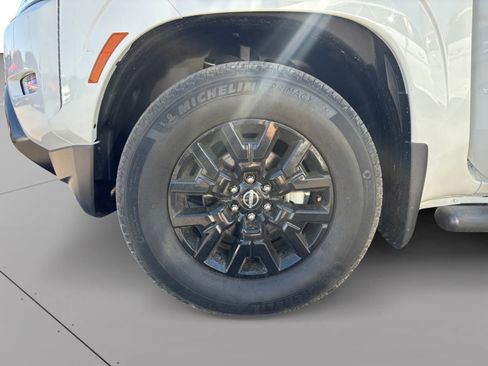 Used 2023 Nissan Frontier SV w/ Midnight Edition Package image 9