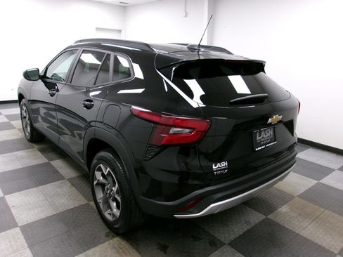 Certified 2024 Chevrolet Trax LT w/ Sunroof Package image 2