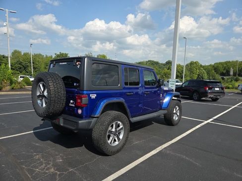 Used 2018 Jeep Wrangler Unlimited Sahara AWD/4WD image 6