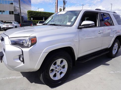 Certified 2022 Toyota 4Runner SR5 Premium w/ Moonroof Package AWD/4WD image 3