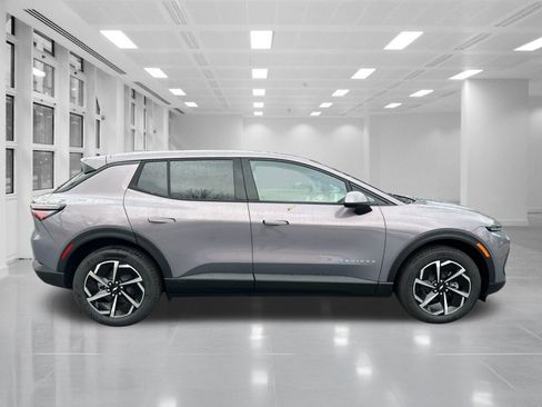 New 2026 Chevrolet Equinox EV LT image 4