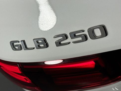 New 2025 Mercedes-Benz GLB 250 image 8