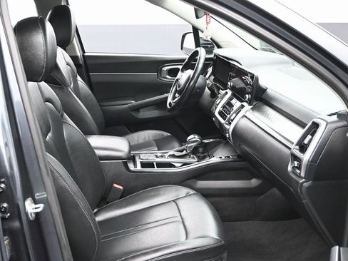 Used 2022 Kia Sorento S image 37