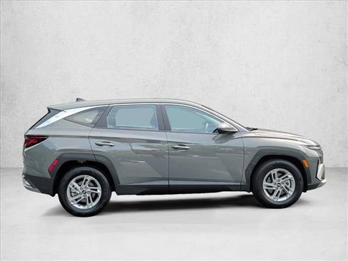 Used 2025 Hyundai Tucson SE FWD image 4