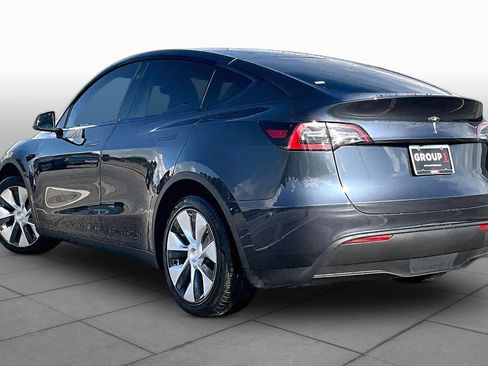 Used 2024 Tesla Model Y 2WD image 11