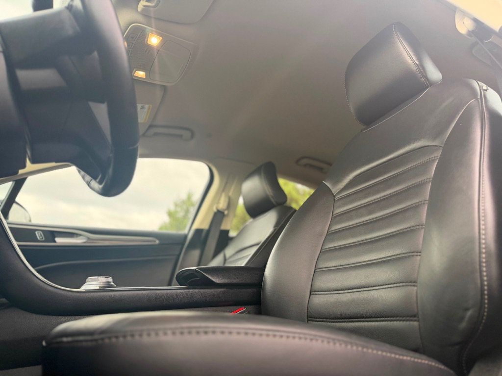 Used 2018 Ford Fusion Energi SE FWD image 12