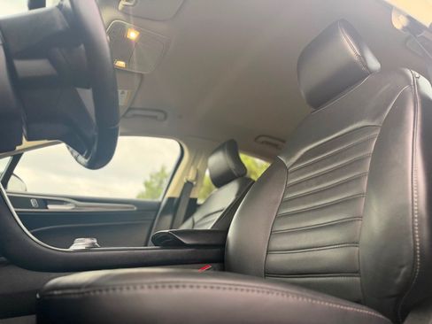 Used 2018 Ford Fusion Energi SE FWD image 12