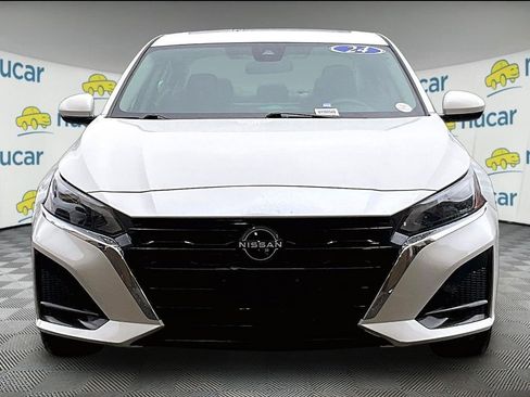 Used 2024 Nissan Altima 2.5 SV w/ SV Premium Package AWD/4WD image 2