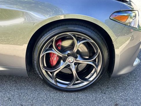 Used 2018 Alfa Romeo Giulia Ti Sport w/ Quick Order Package 22S Sport AWD/4WD image 13