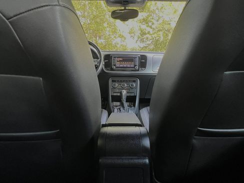 Used 2014 Volkswagen Beetle TDI FWD image 29