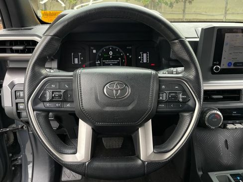 Used 2025 Toyota 4Runner SR5 AWD/4WD image 16