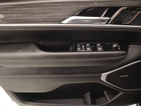 Used 2022 Jeep Wagoneer Series III w/ Flexible Seating Group image 16