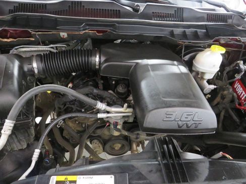Used 2021 RAM 1500 Classic SLT RWD image 24