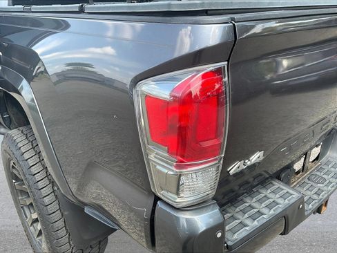 Used 2016 Toyota Tacoma Limited w/ Towing Package AWD/4WD image 19