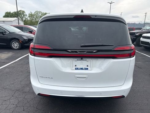 Used 2027 Chrysler Pacifica Select FWD image 5