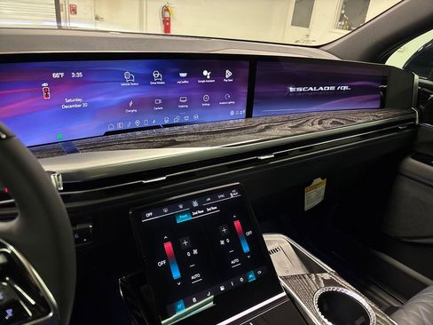 New 2026 Cadillac Escalade IQL Luxury image 38