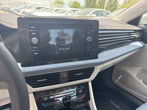 New 2026 Volkswagen Jetta SE FWD image 10