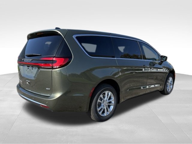 New 2027 Chrysler Pacifica Select AWD/4WD image 17