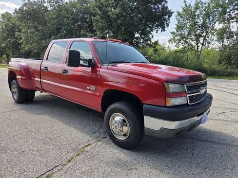 Used 2005 Chevrolet Silverado 3500 LS w/ Heavy-Duty Power Package AWD/4WD image 8
