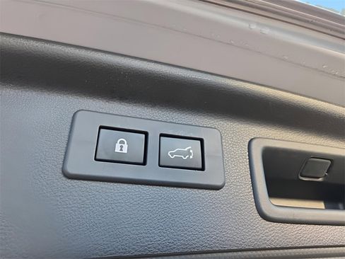 Used 2019 Subaru Forester Limited w/ Popular Package #3 image 10