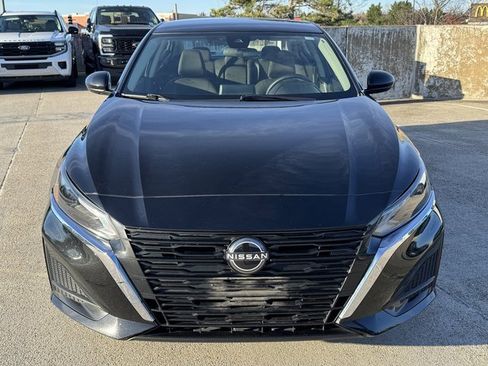 Used 2023 Nissan Altima 2.5 SV image 2