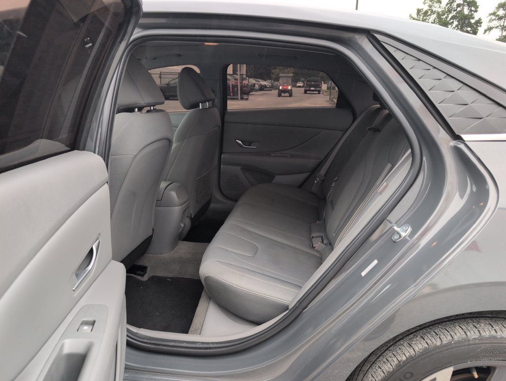 Used 2025 Hyundai Elantra SEL FWD image 11