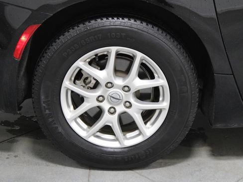 Used 2024 Chrysler Pacifica Touring-L image 13