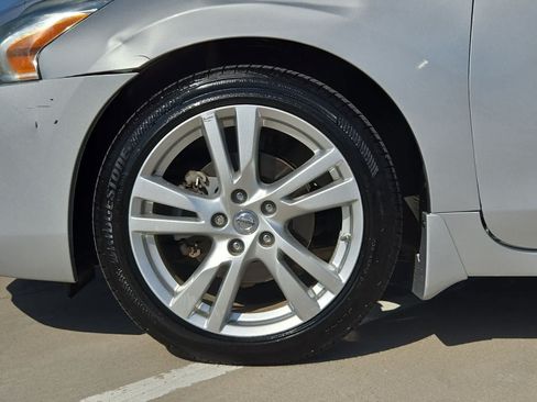 Used 2013 Nissan Altima 3.5 SL FWD image 12