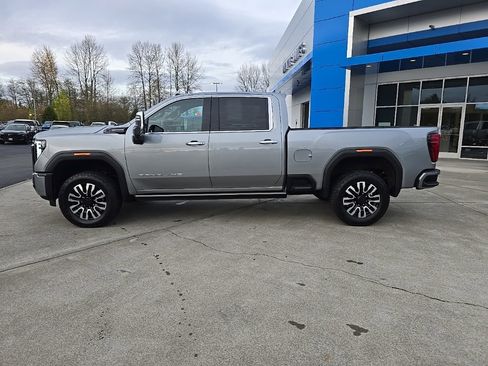 Used 2025 GMC Sierra 3500 Denali Ultimate image 2