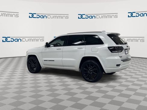 Used 2018 Jeep Grand Cherokee Altitude AWD/4WD image 6
