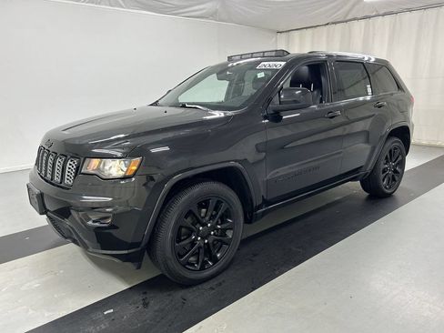 Used 2020 Jeep Grand Cherokee Altitude AWD/4WD image 5