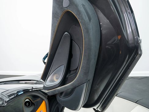 Used 2019 McLaren 570S Spider image 31