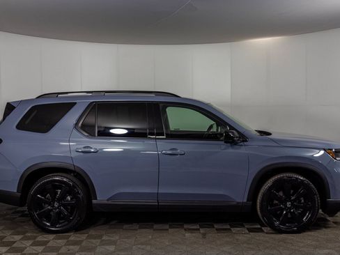 Used 2025 Honda Pilot Black Edition image 18