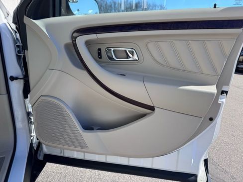 Used 2010 Ford Taurus Limited image 26