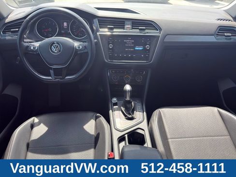 Used 2018 Volkswagen Tiguan SE FWD image 25