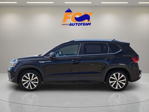 Used 2022 Volkswagen Taos SE image 2
