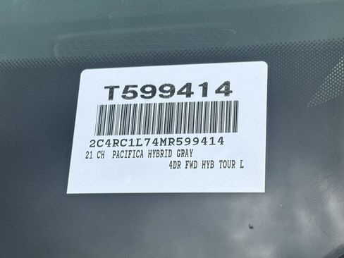 Used 2021 Chrysler Pacifica Touring-L FWD image 14