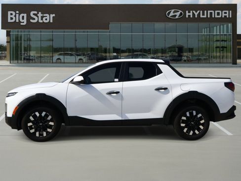 Used 2026 Hyundai Santa Cruz SE FWD image 2