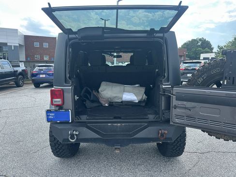 Used 2016 Jeep Wrangler Unlimited Sahara AWD/4WD image 18