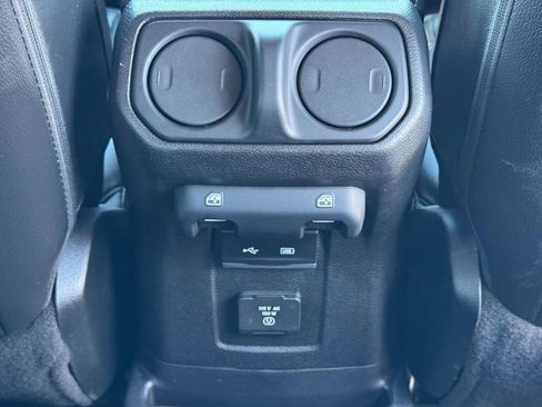 Used 2018 Jeep Wrangler Unlimited Sahara image 16