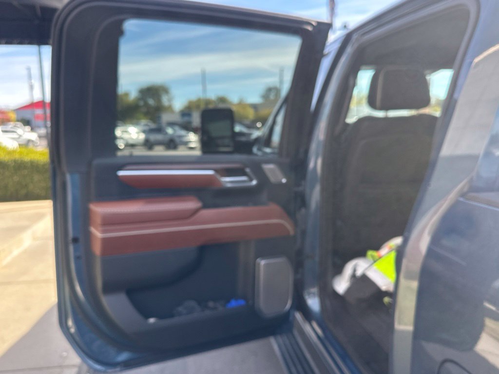 Used 2025 GMC Sierra 2500 Denali Ultimate AWD/4WD image 12